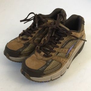 Avia Avi Motion 9997  size 6.5 Brown walking shoes